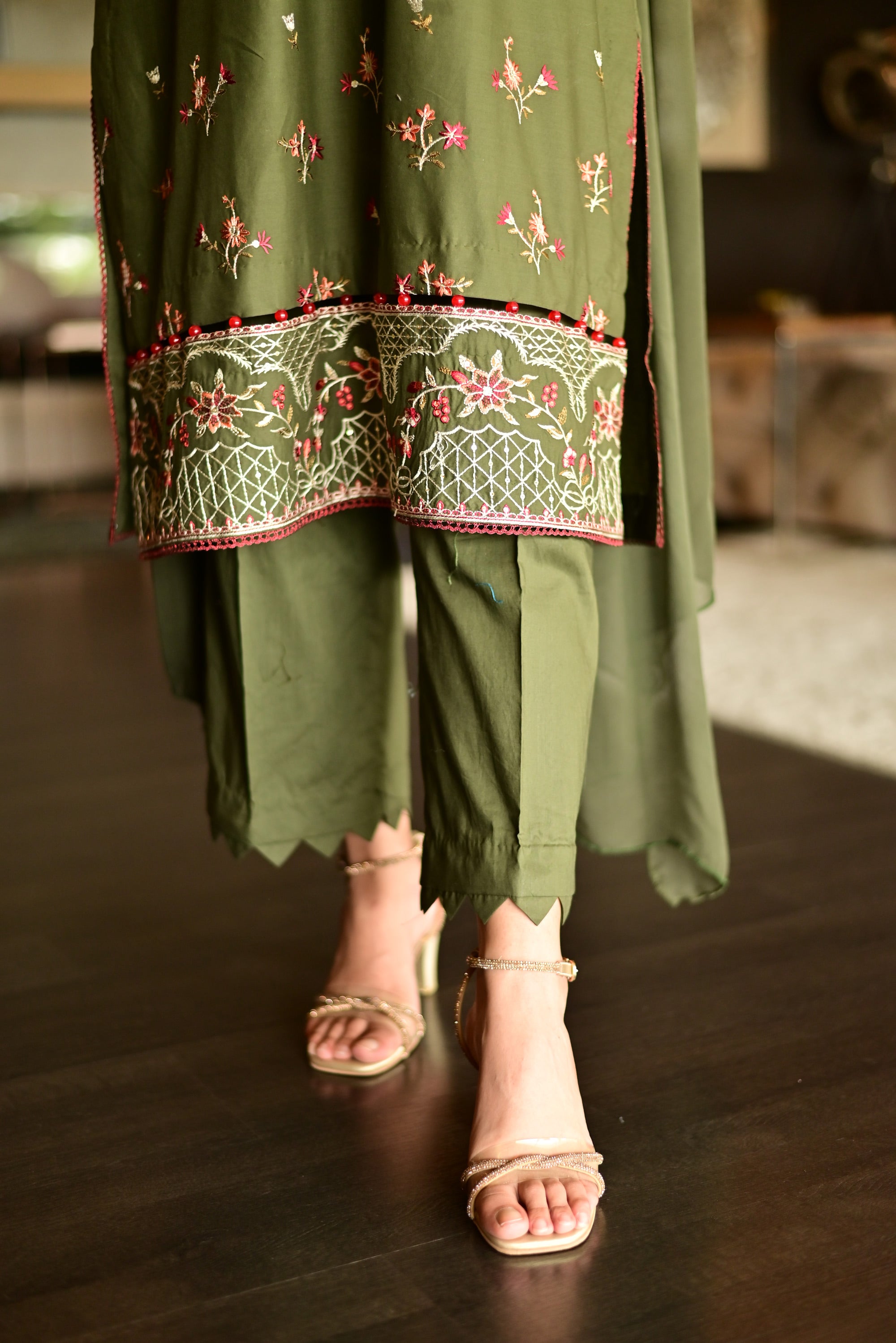 Alam Lawn Embroidered Set (Musarat)