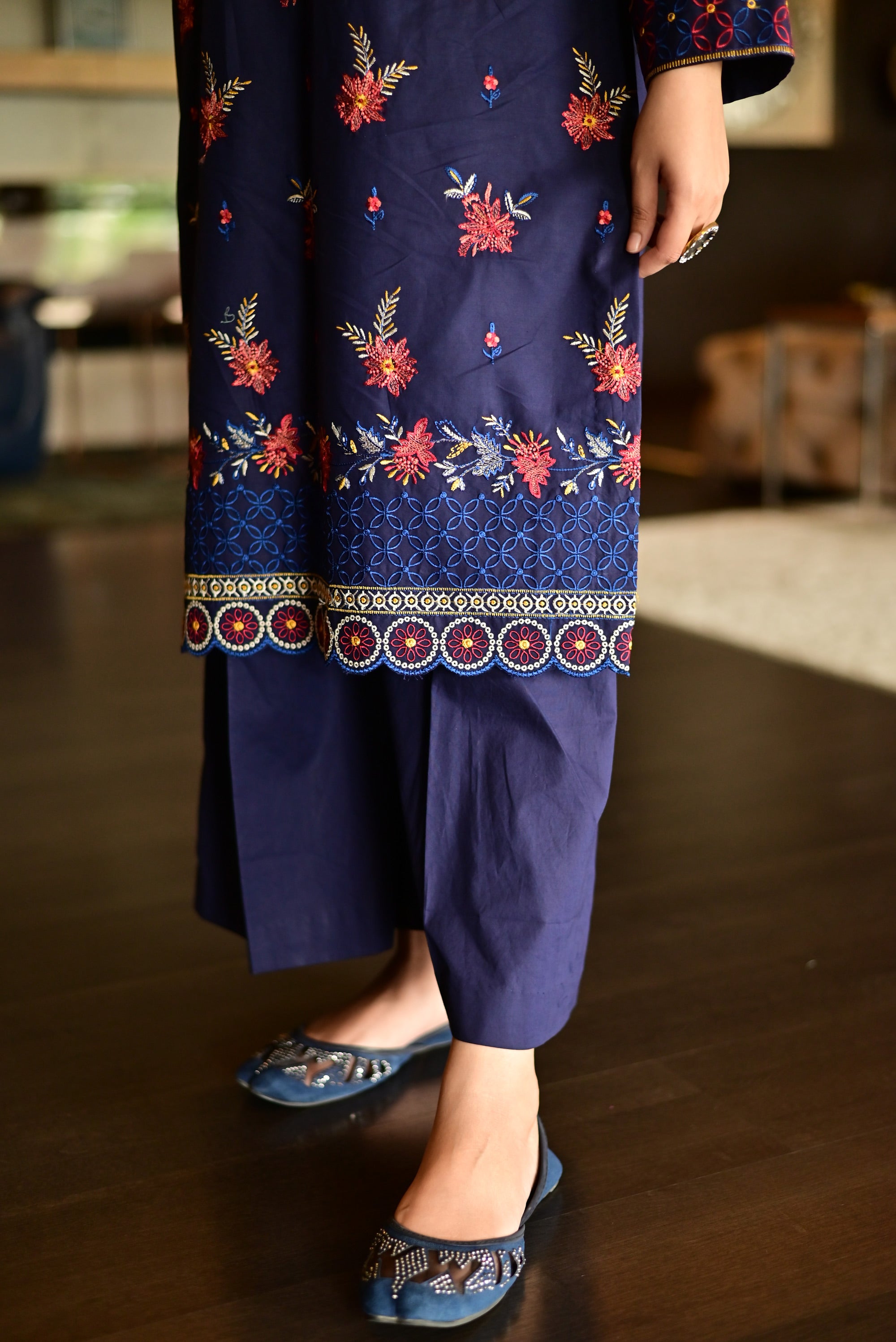 Sapphire Lawn Embroidered Set (Musarat)