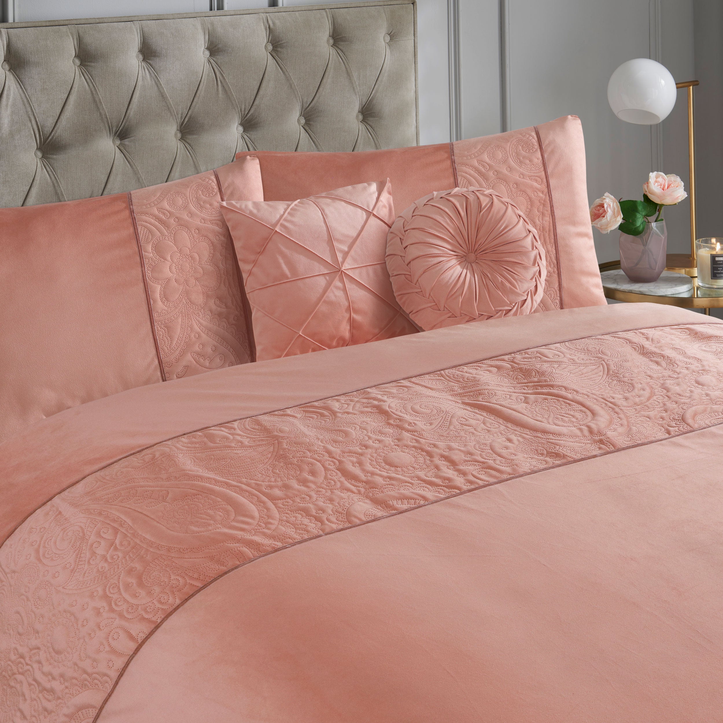 LUXURY VELVET VELOUR FLUFFY PINSONIC QUILTED 7 PCS COMPLETE BEDDING SET INCLUDES 1 DUVET COVER, 1 FLAT SHEET,1 BEDSPREAD, 2 PILLOW CASES, 1 SQUARE CUSHION, 1 ROUND CUSHION.