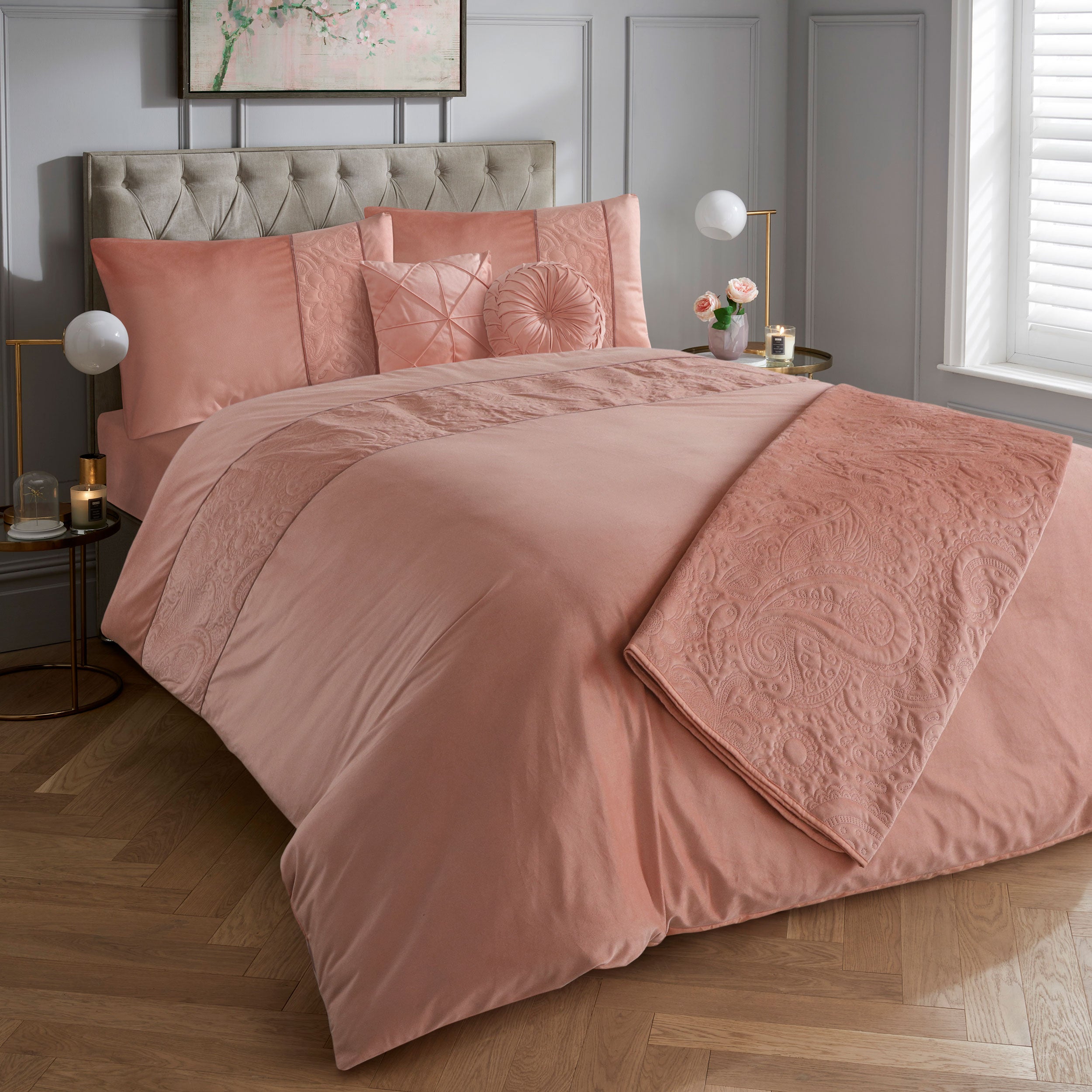 LUXURY VELVET VELOUR FLUFFY PINSONIC QUILTED 7 PCS COMPLETE BEDDING SET INCLUDES 1 DUVET COVER, 1 FLAT SHEET,1 BEDSPREAD, 2 PILLOW CASES, 1 SQUARE CUSHION, 1 ROUND CUSHION.