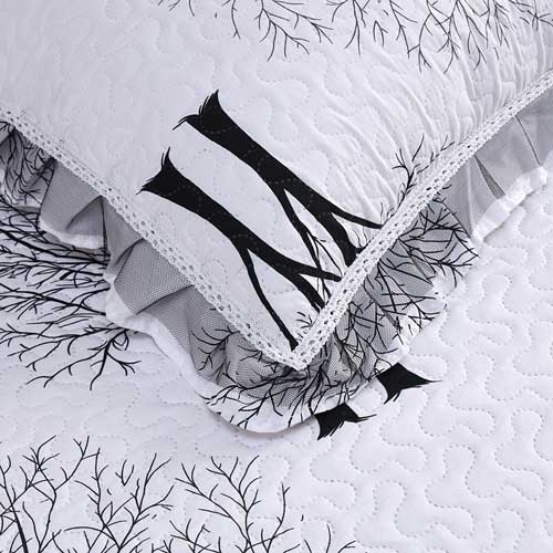 Monochrome 3-Piece Black & White Print Pinsonic Quilt Double Set Include 1 Bedspread and 2 Pillowcases